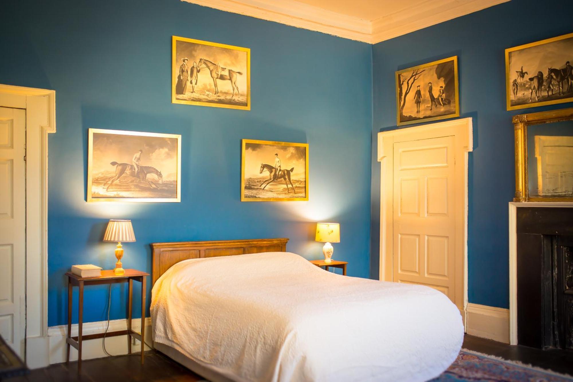 Roundwood House Hotel Mountrath Room photo